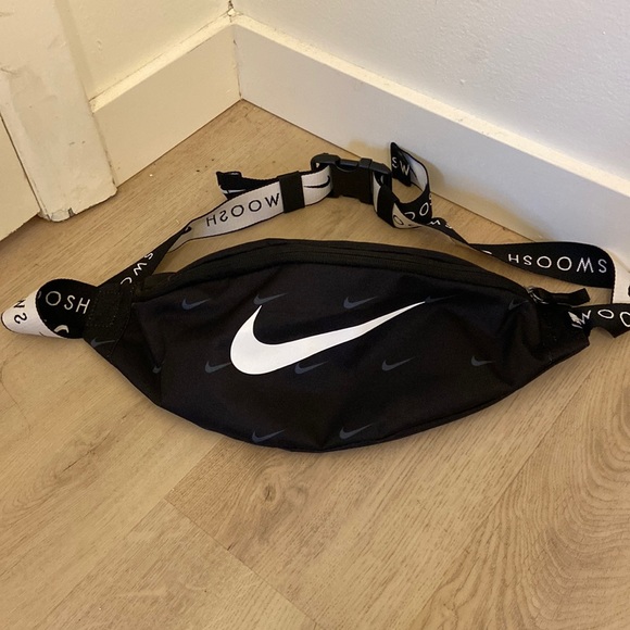 Nike Handbags - NIKE cross body bag
